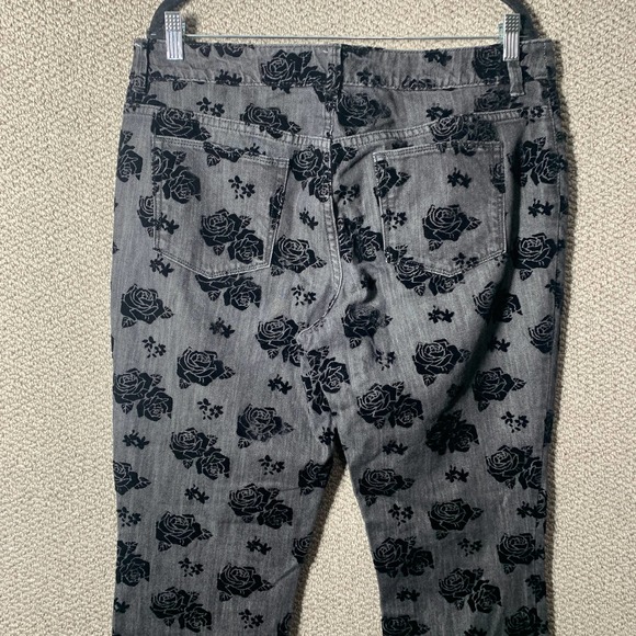 Chico's Platinum Jeans Womens Size 2 US L 12 Black Denim Floral Velvet Skinny - Picture 4 of 12